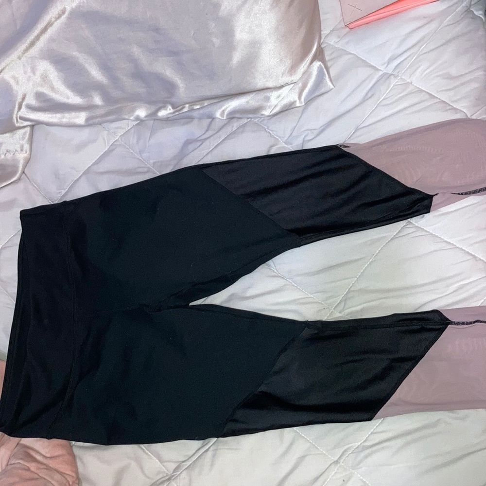 Black and pink leggings
